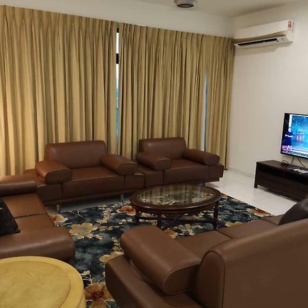 Skyloft Muslim Suite Τζόχορ Μπάχρου Εξωτερικό φωτογραφία