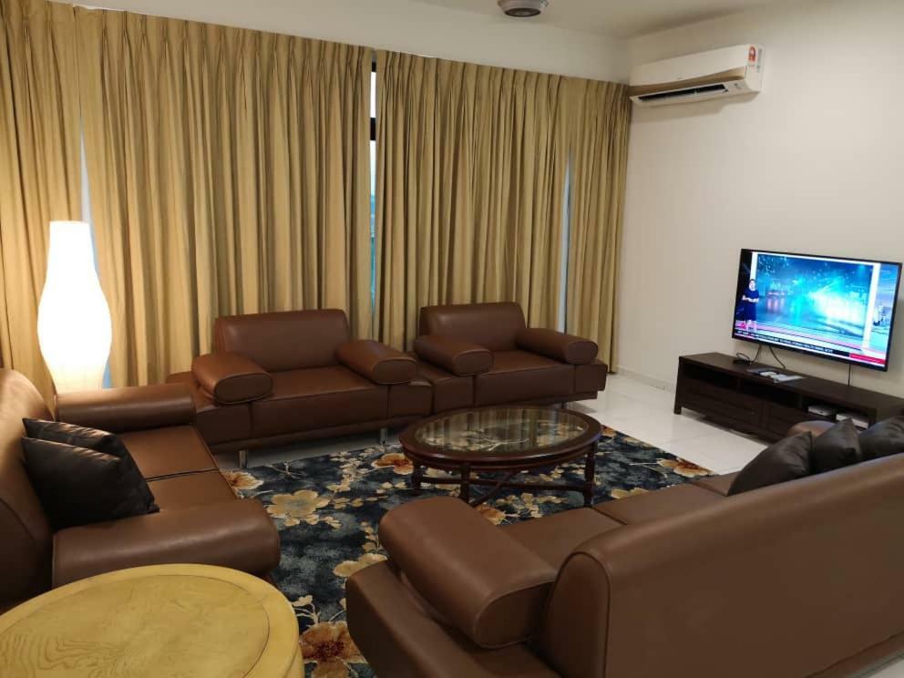 Skyloft Muslim Suite Τζόχορ Μπάχρου Εξωτερικό φωτογραφία
