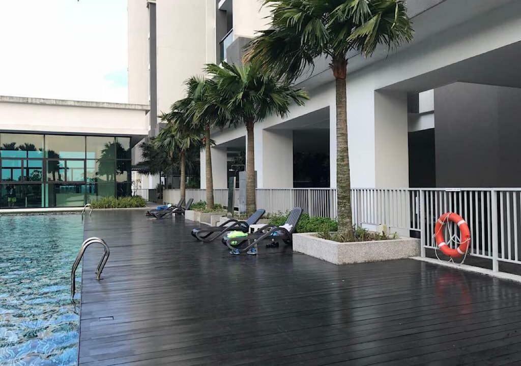 Skyloft Muslim Suite Τζόχορ Μπάχρου Εξωτερικό φωτογραφία