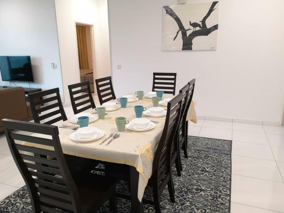 Skyloft Muslim Suite Τζόχορ Μπάχρου Εξωτερικό φωτογραφία