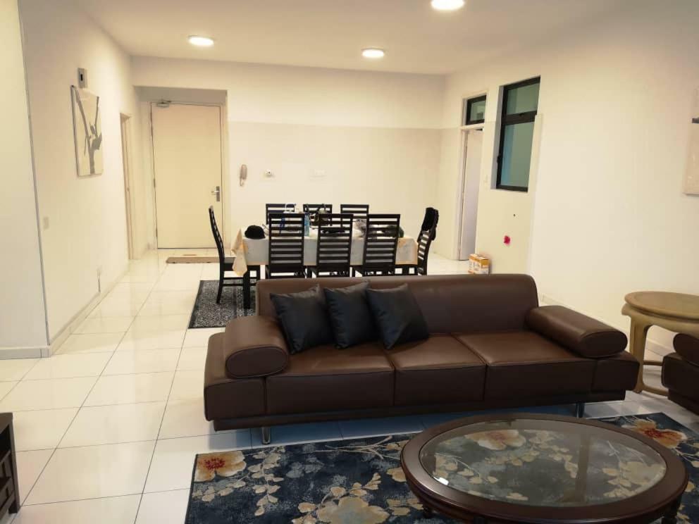 Skyloft Muslim Suite Τζόχορ Μπάχρου Εξωτερικό φωτογραφία
