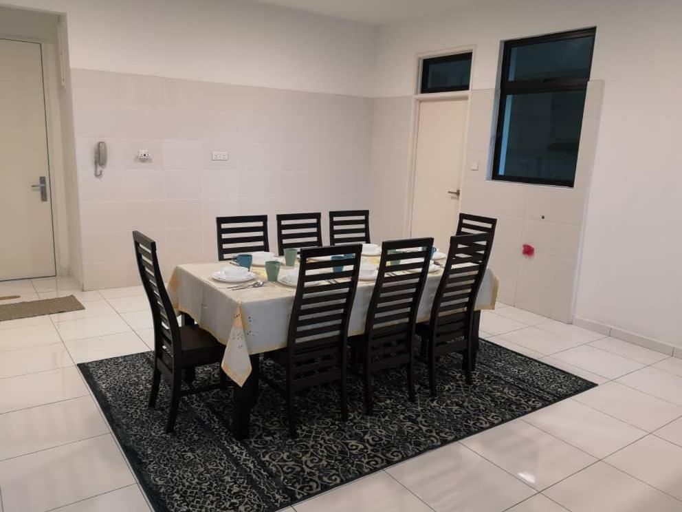 Skyloft Muslim Suite Τζόχορ Μπάχρου Εξωτερικό φωτογραφία